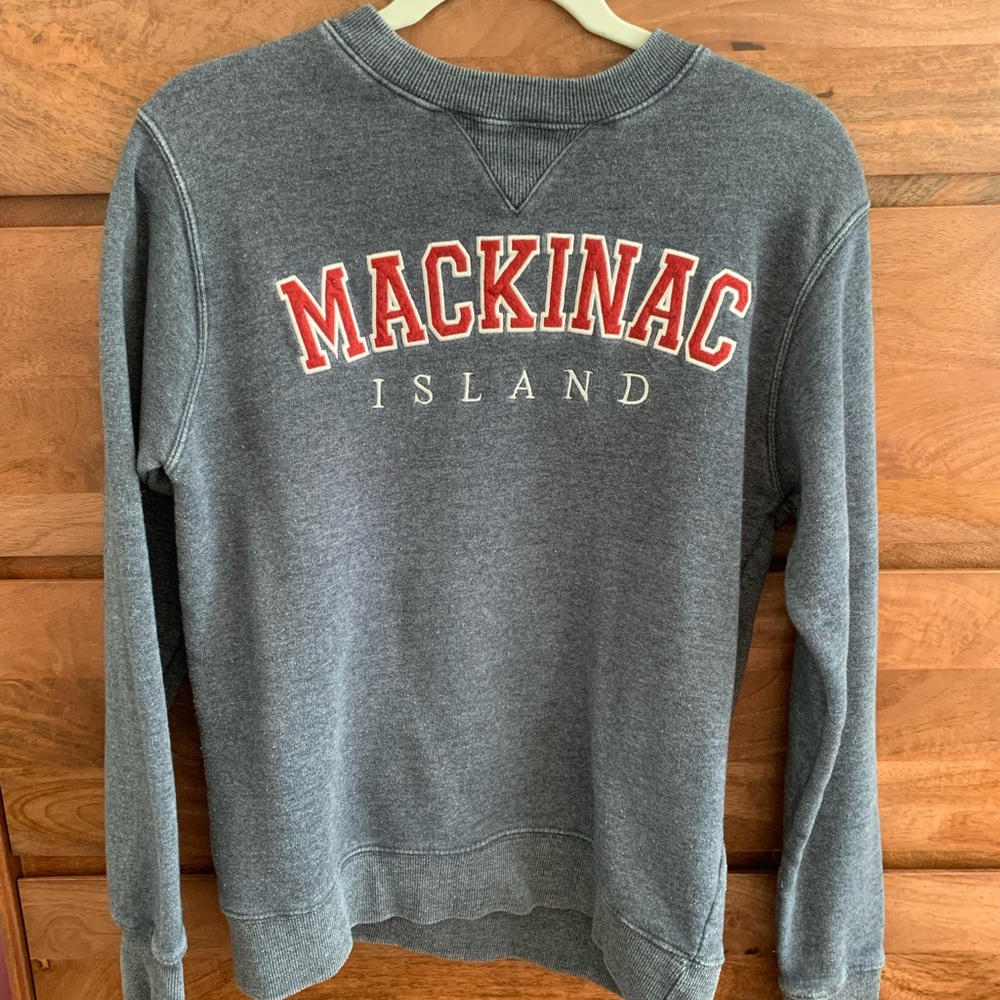 Women’s, gray, crew neck, used, size small.